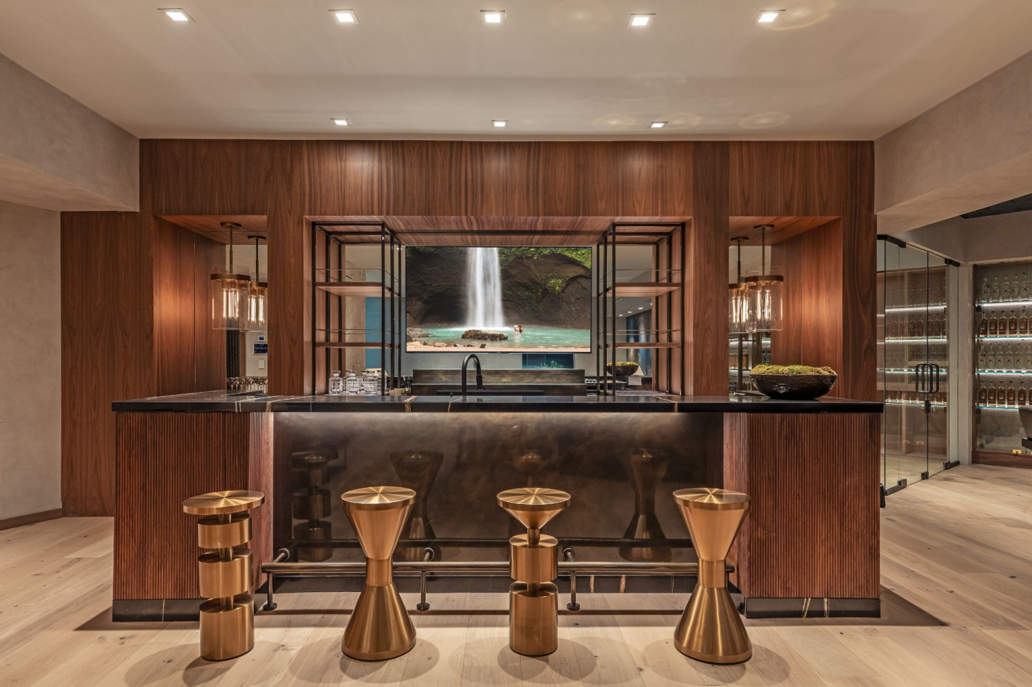 Designer Entertainment Lounge & Bar