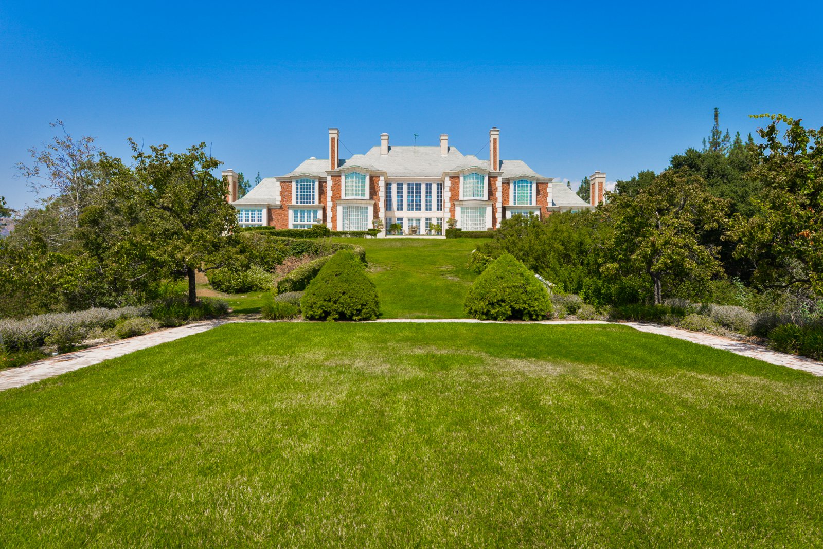 Expansive lawn and gardens behind a luxury Pasadena estate, ideal for weddings and private events.
