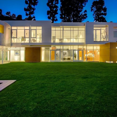Modern luxury private estate in Los Angeles available for weddings, corporate events, and private celebrations.