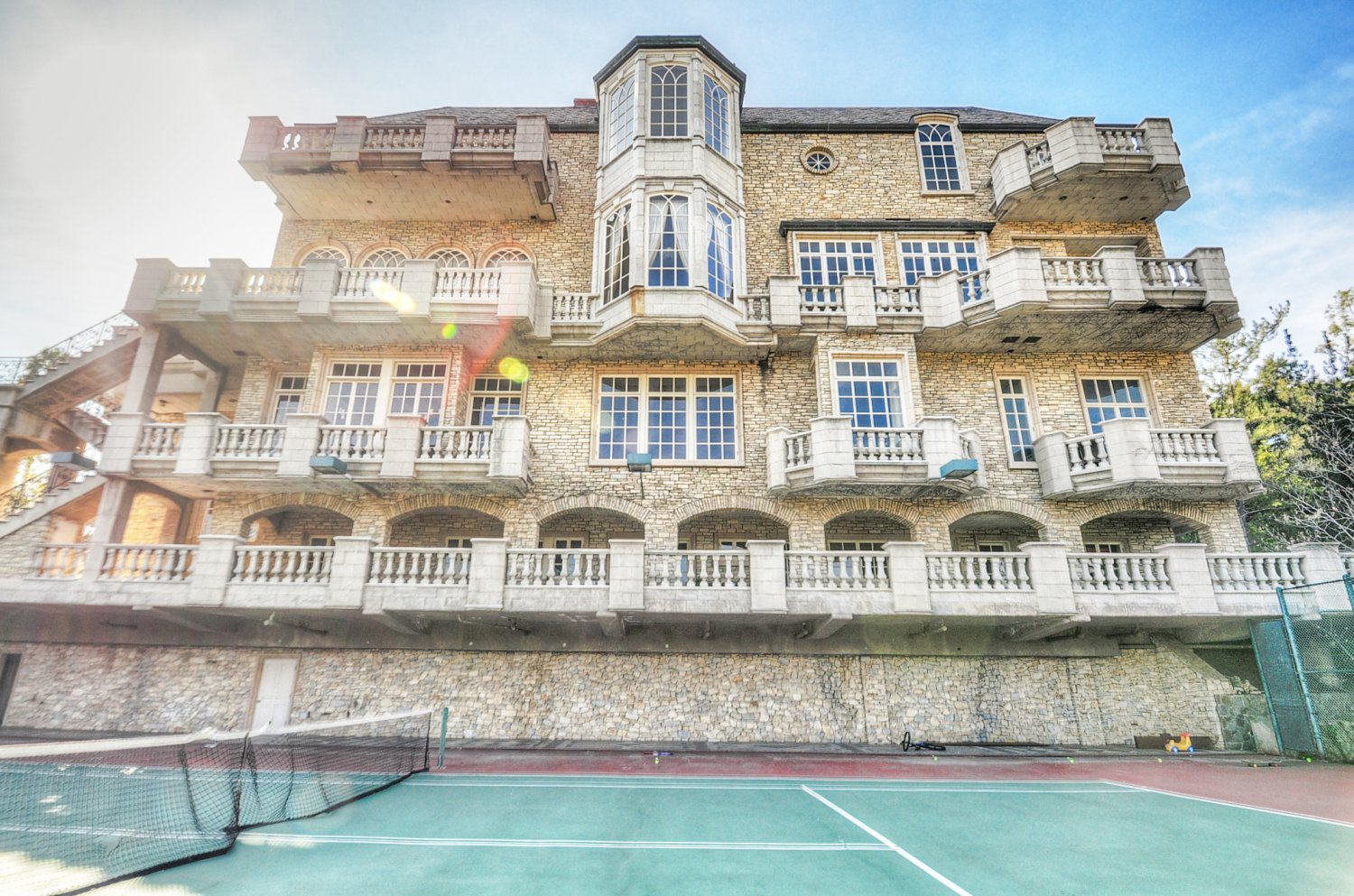 Private tennis court overlooking a luxury Beverly Hills estate rental | D645-BH
